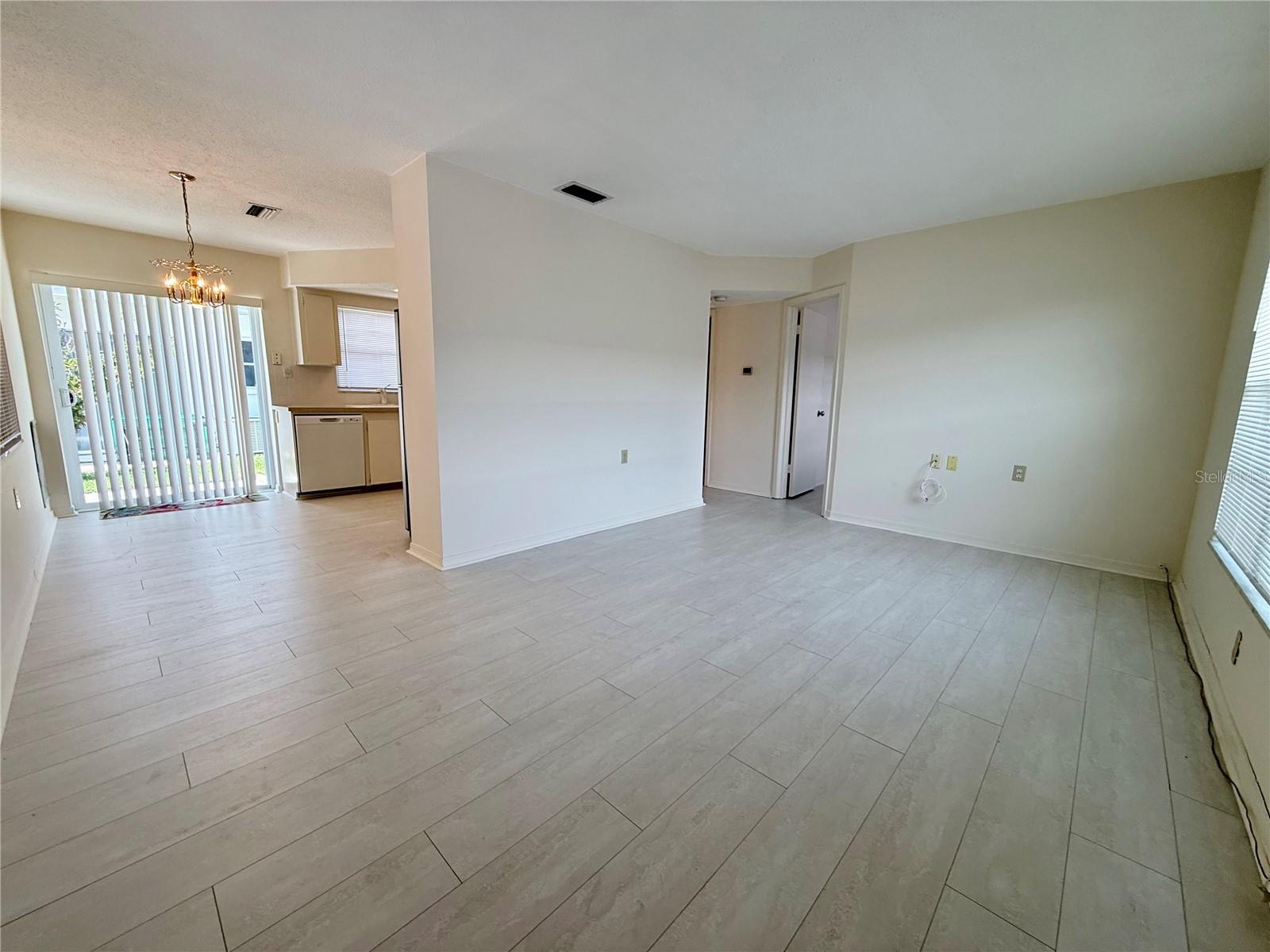 7847 39TH TER N, ST PETERSBURG, FL — photo 3