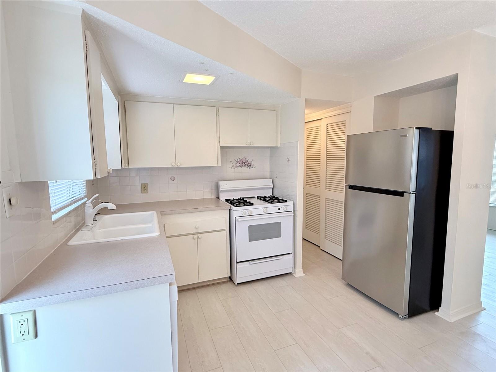 7847 39TH TER N, ST PETERSBURG, FL — photo 7