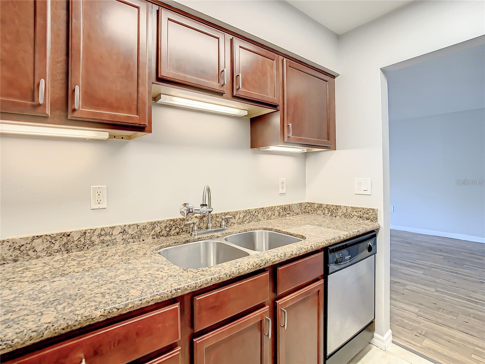 406 S CEDAR AVE #107, TAMPA, FL — photo 14