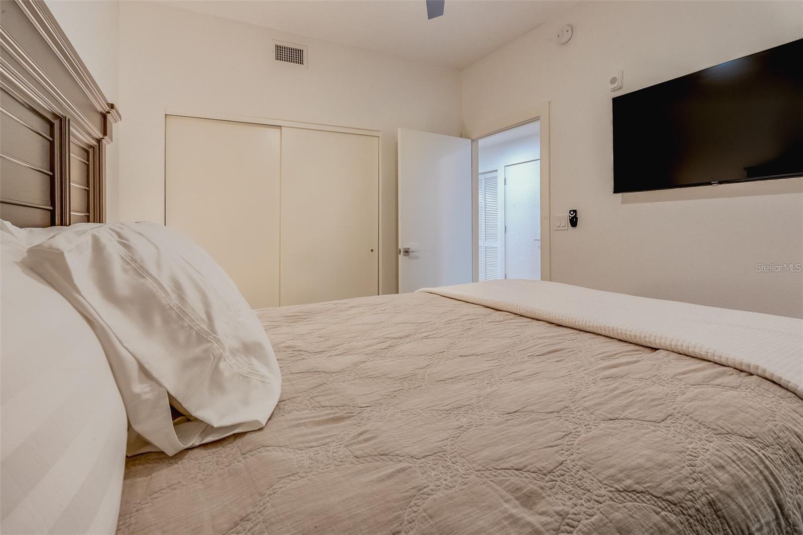 415 ISLAND WAY #311, CLEARWATER, FL — photo 31