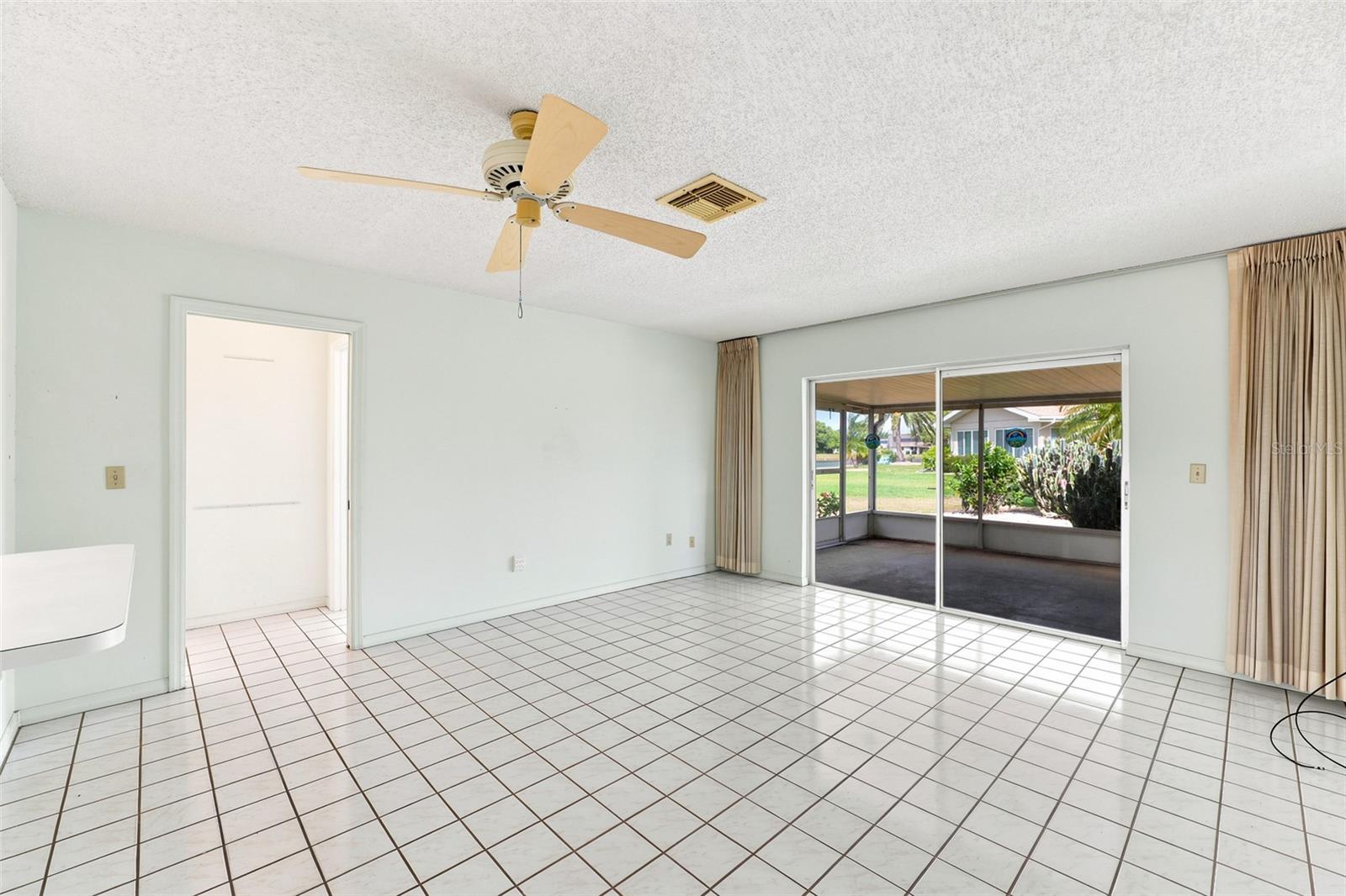 127 WINTERSONG LN, SUN CITY CENTER, FL — photo 24