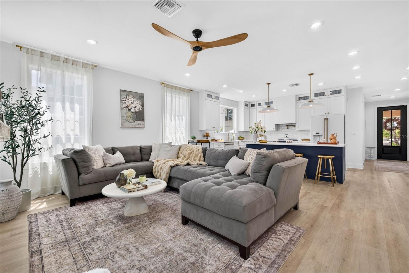 1717 MASSACHUSETTS AVE NE, ST PETERSBURG, FL — photo 2