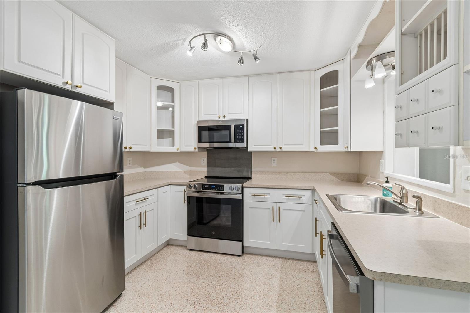 200 EVELYN AVE, CLEARWATER, FL — photo 7