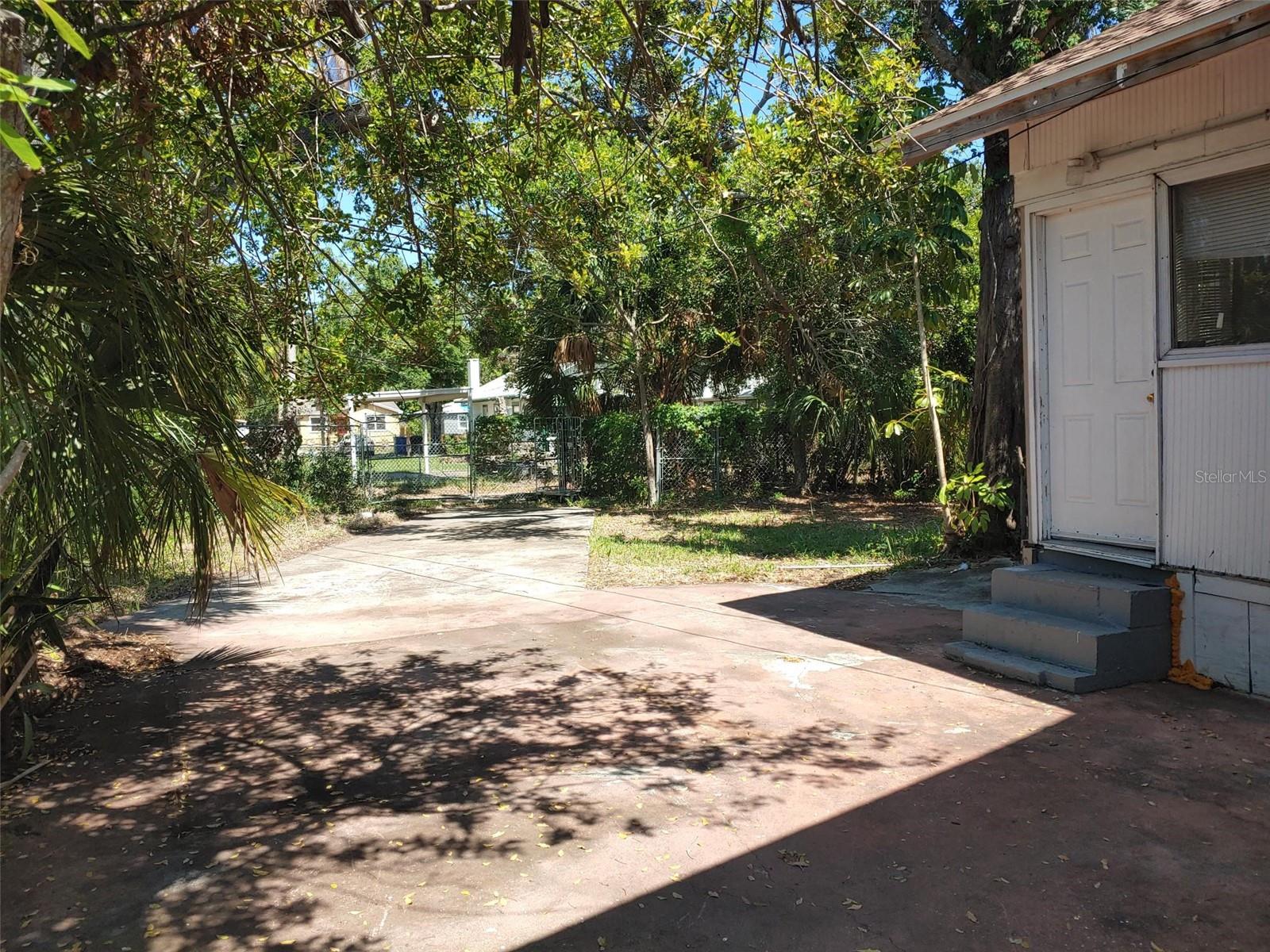 1924 30TH ST S, ST PETERSBURG, FL — photo 2