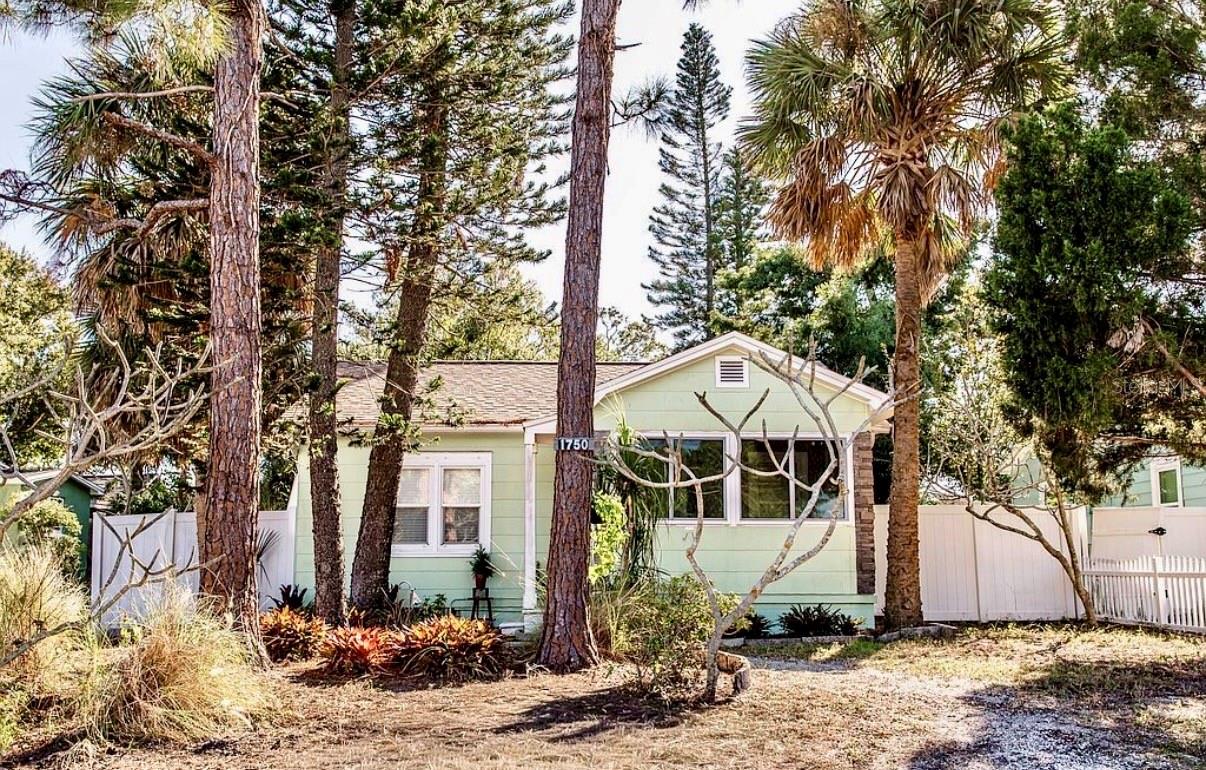 1750 34TH AVE N, ST PETERSBURG, FL — photo 2
