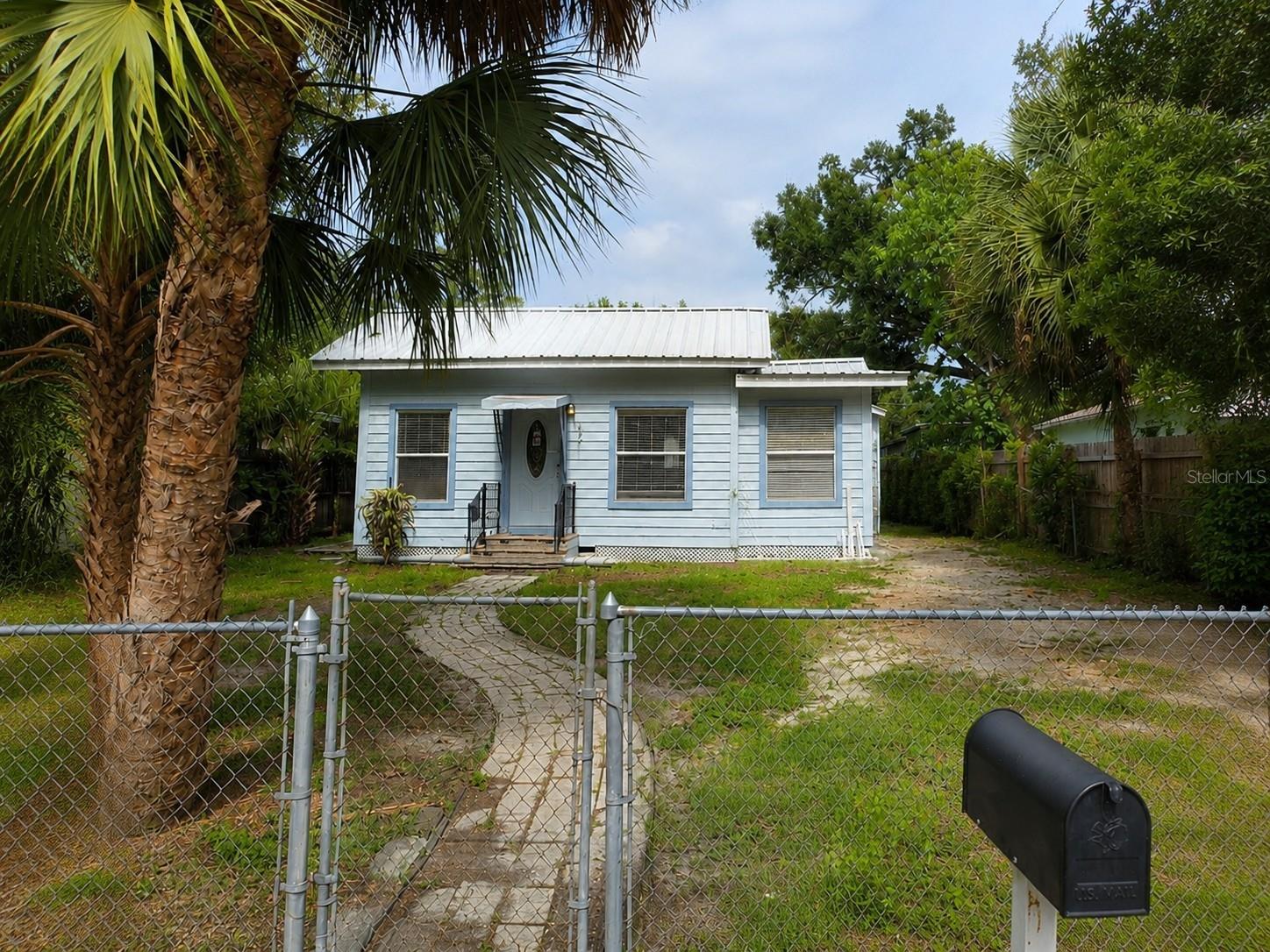 8211 N 10TH ST, TAMPA, FL