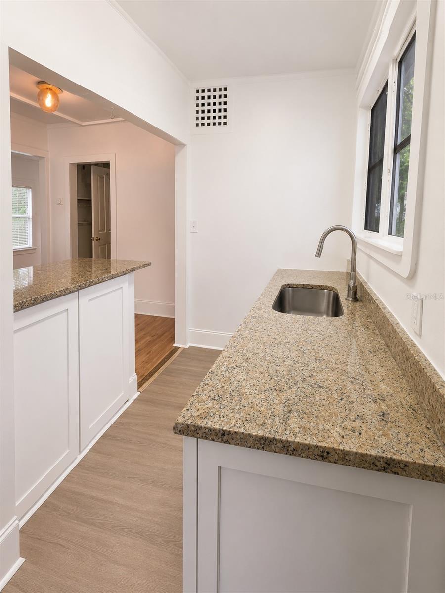 8211 N 10TH ST, TAMPA, FL — photo 5