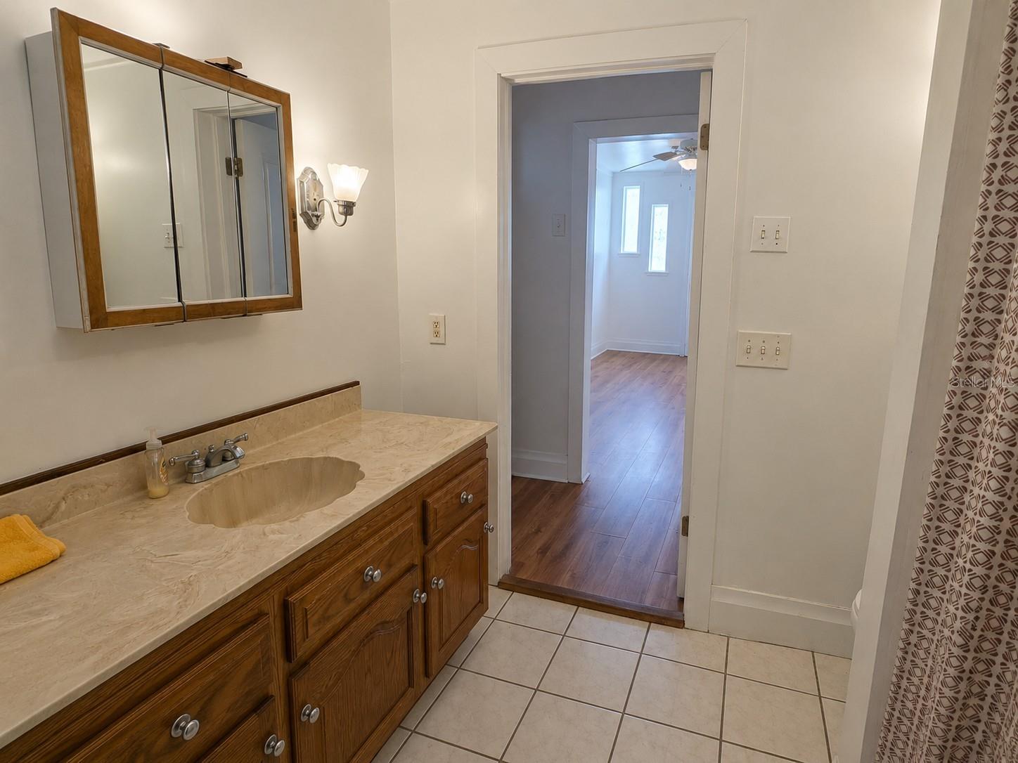 8211 N 10TH ST, TAMPA, FL — photo 10