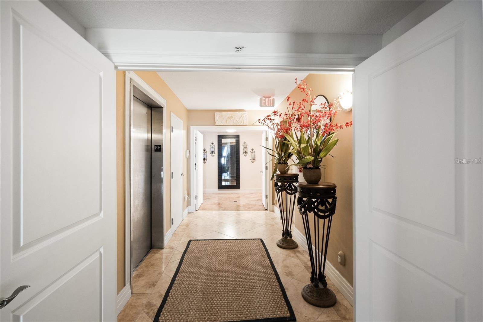1350 GULF BLVD #901, CLEARWATER BEACH, FL — photo 2