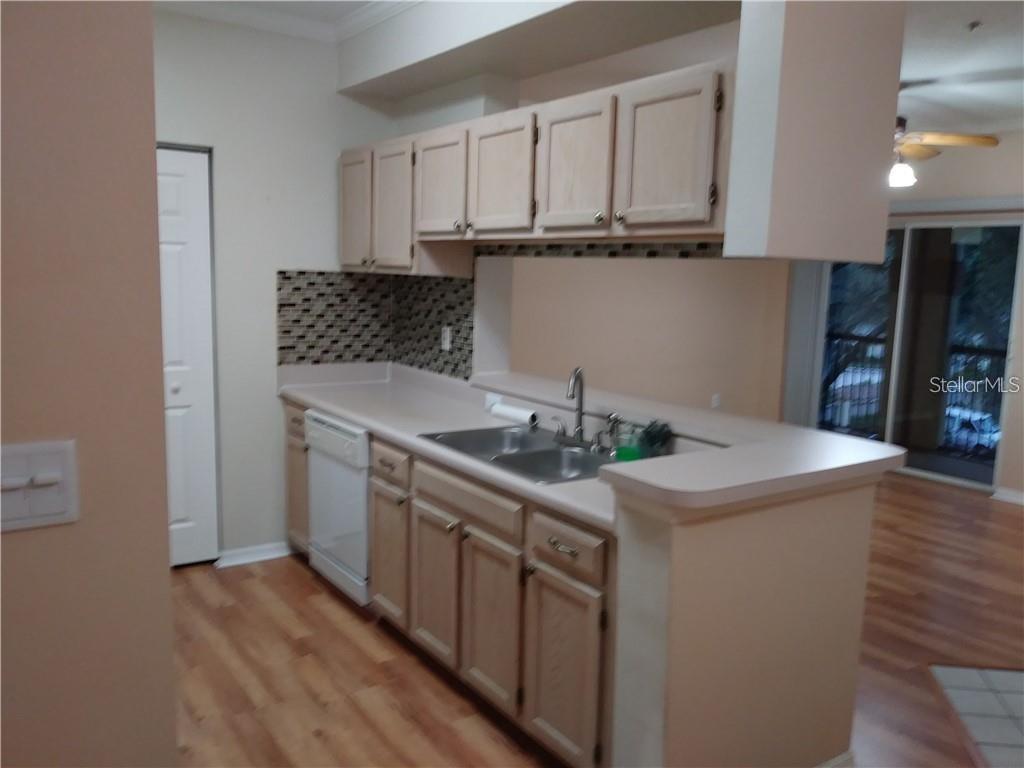 5620 PINNACLE HEIGHTS CIR #305, TAMPA, FL — photo 4