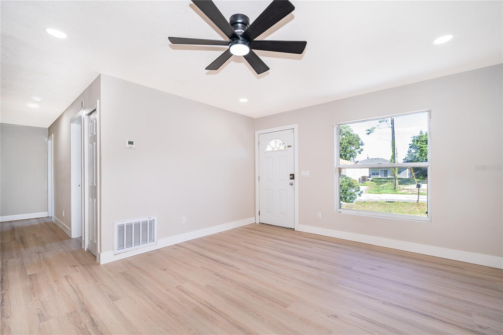 1033 EMBRUN CT, KISSIMMEE, FL — photo 2