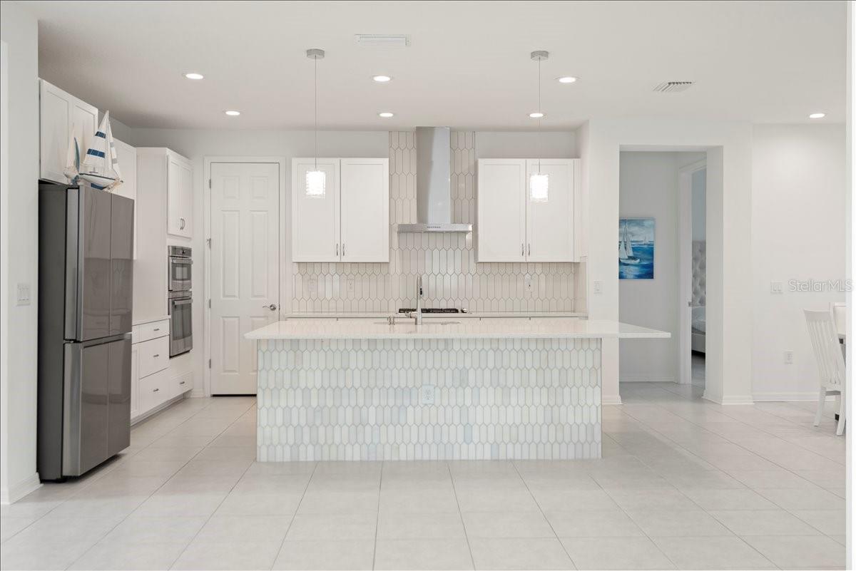 17703 SAVORY MIST CIR, LAKEWOOD RANCH, FL — photo 4