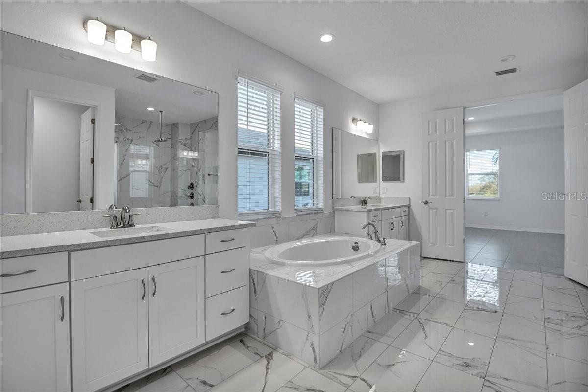 17703 SAVORY MIST CIR, LAKEWOOD RANCH, FL — photo 32