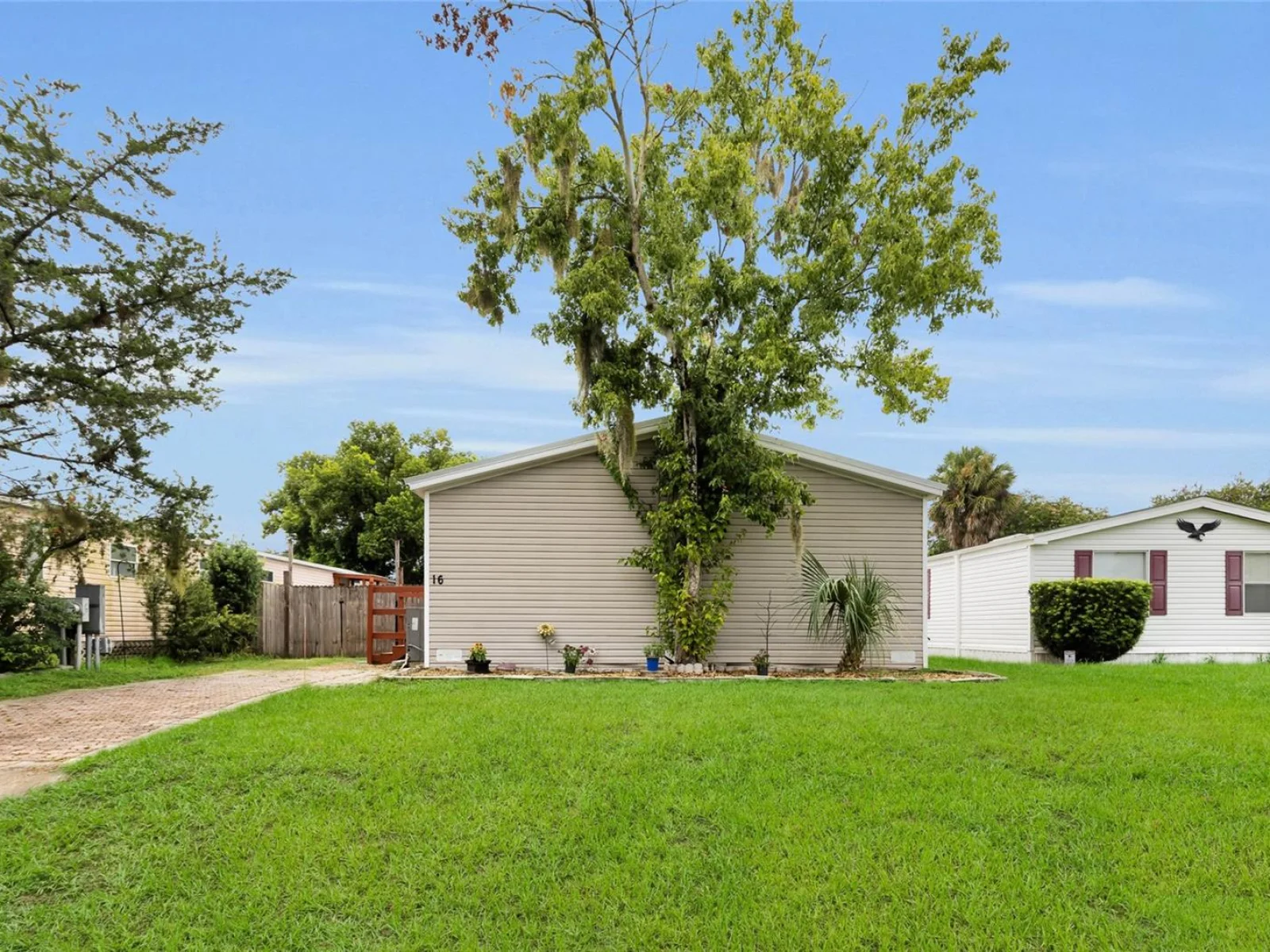 16 CAYMAN CIR, UMATILLA, FL — photo 37
