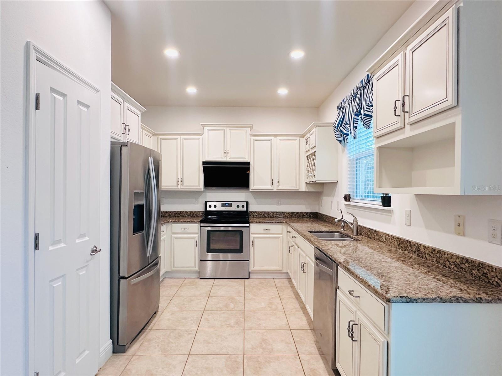 10132 GRAND OAK CIR, MADEIRA BEACH, FL — photo 16