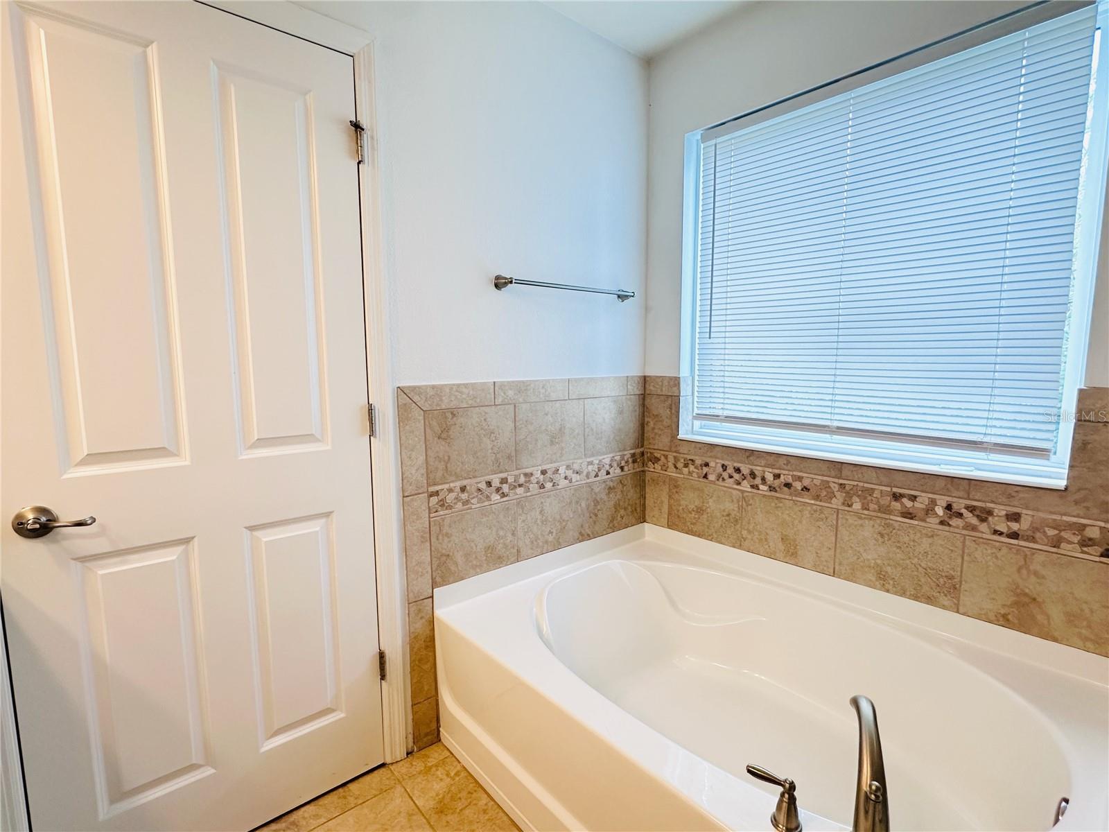 10132 GRAND OAK CIR, MADEIRA BEACH, FL — photo 37