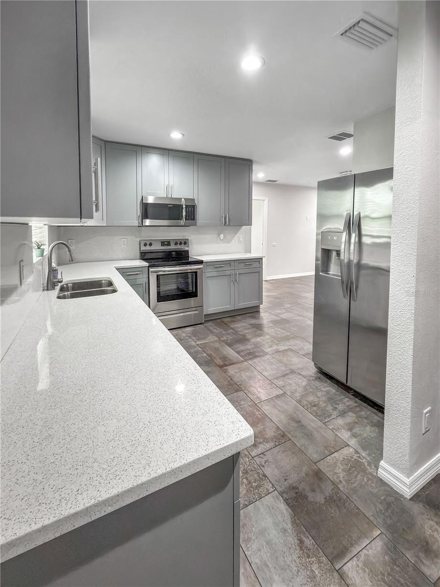 2116 W STATE ST, TAMPA, FL — photo 9