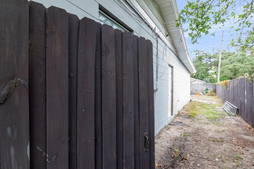 8709 N RENFREW PL, TAMPA, FL — photo 22