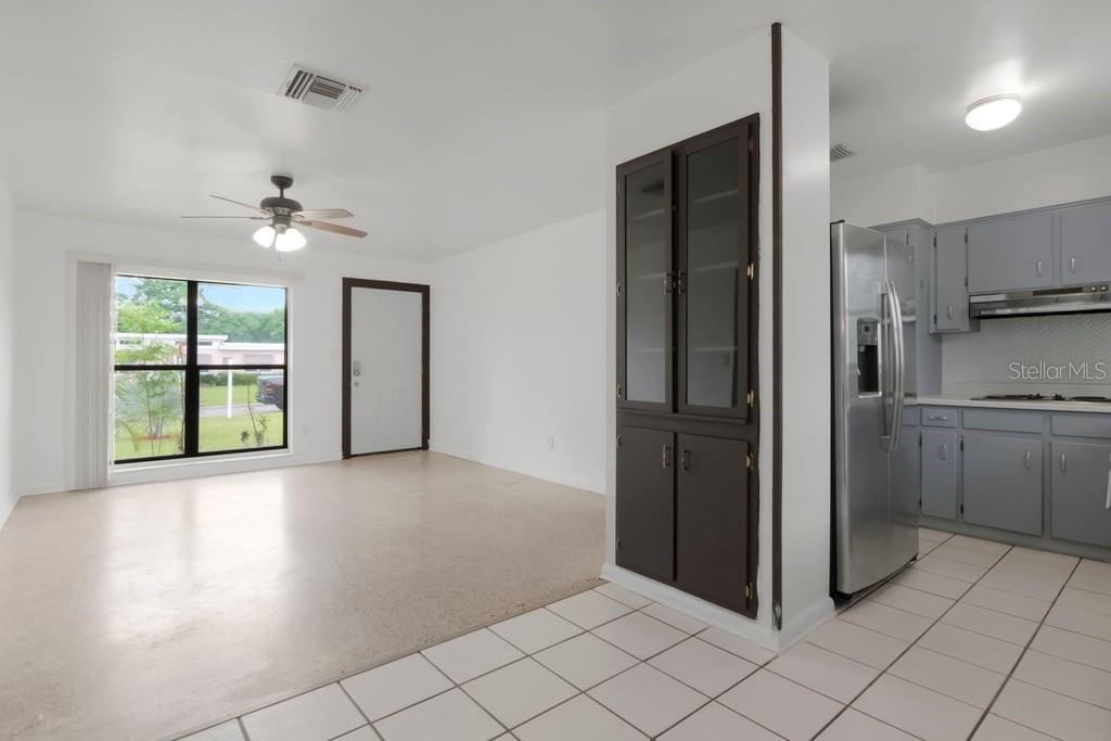 8709 N RENFREW PL, TAMPA, FL — photo 2