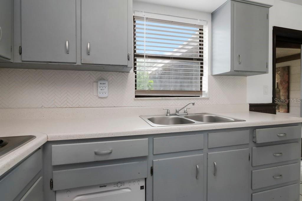 8709 N RENFREW PL, TAMPA, FL — photo 7