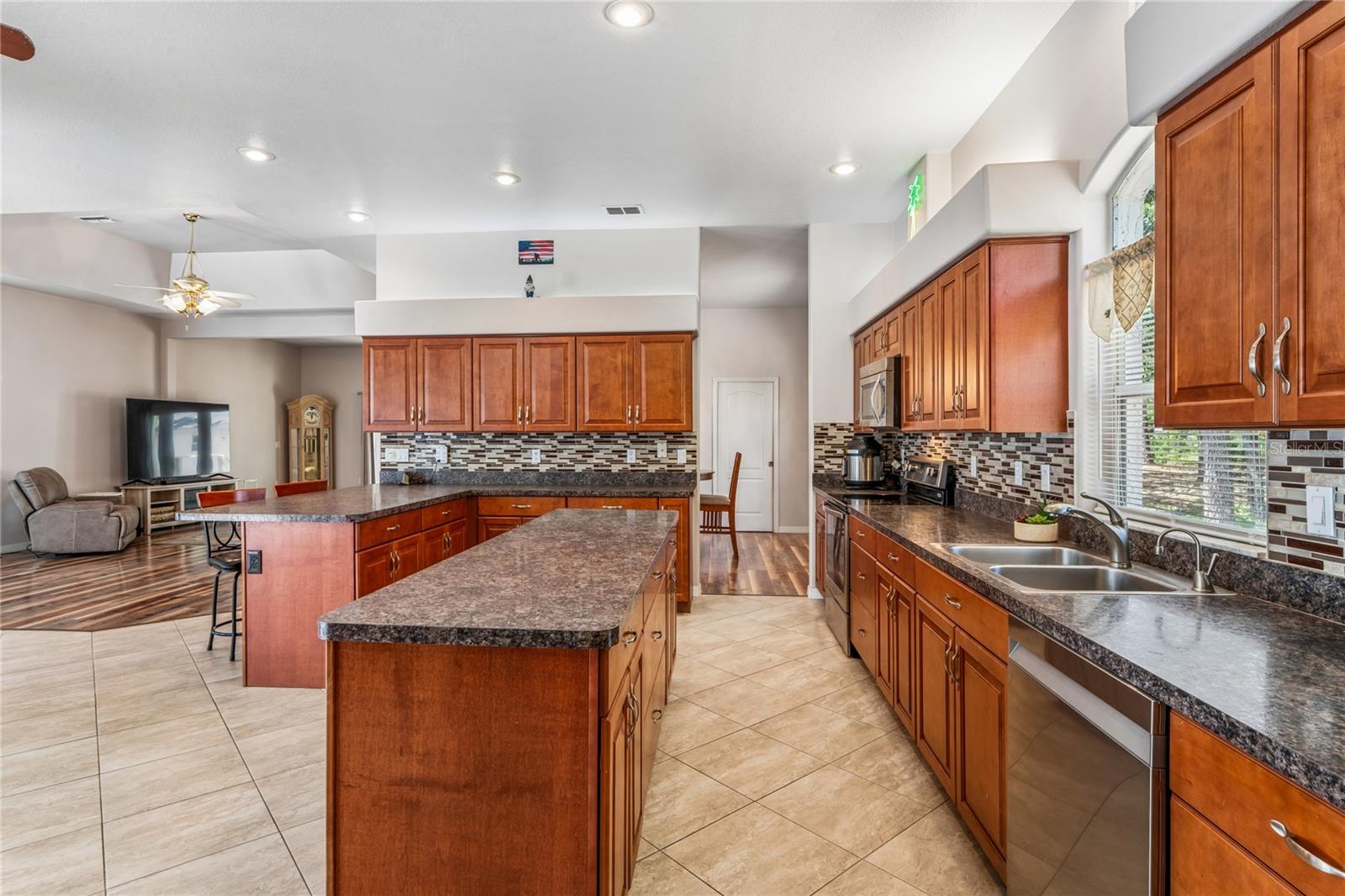 12408 KANAWHA DR, WEEKI WACHEE, FL — photo 31