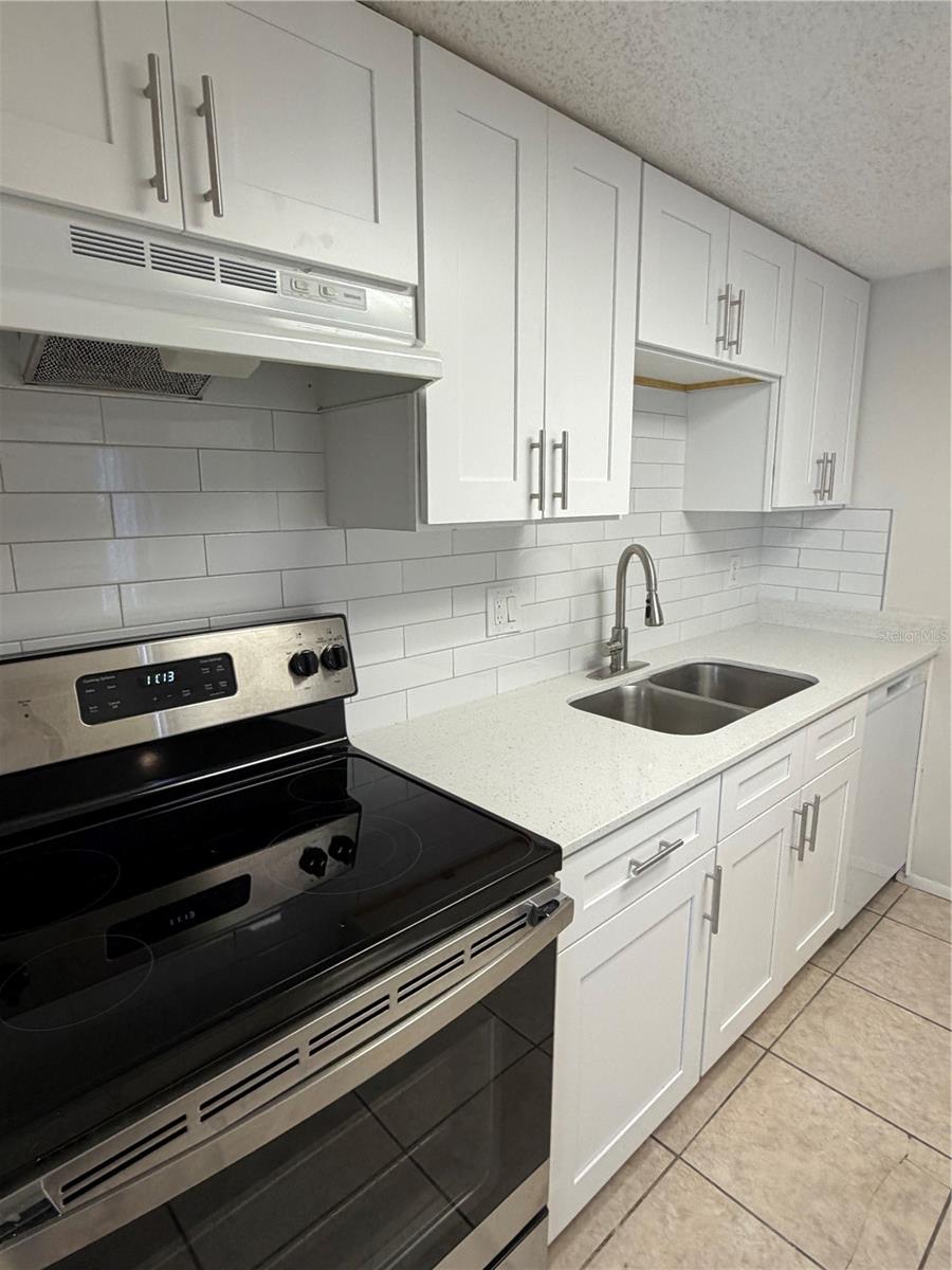 4911 SILVER OAKS VLG #F, ORLANDO, FL — photo 3