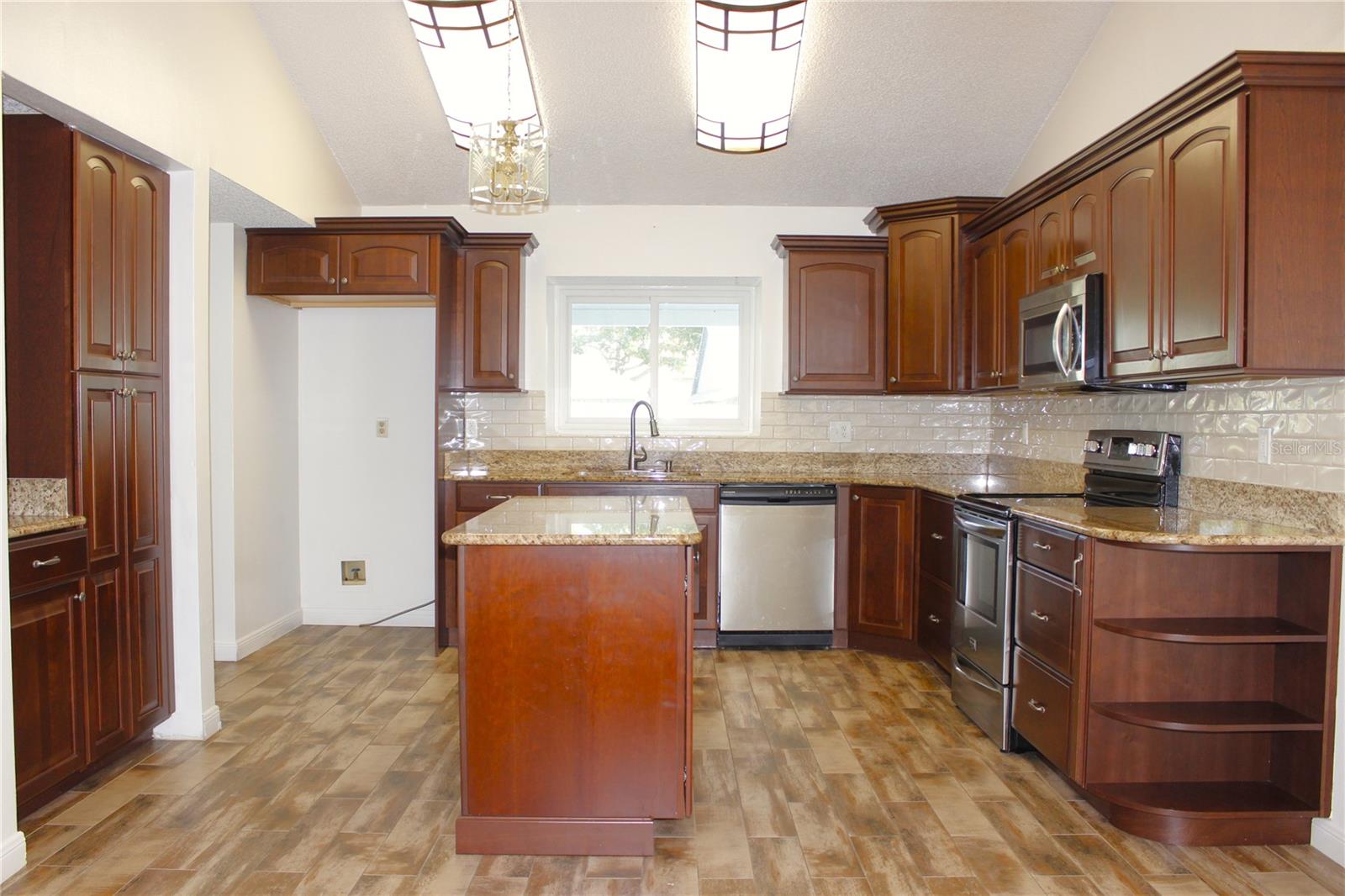 1913 FIRETHORN CT, BRANDON, FL — photo 5