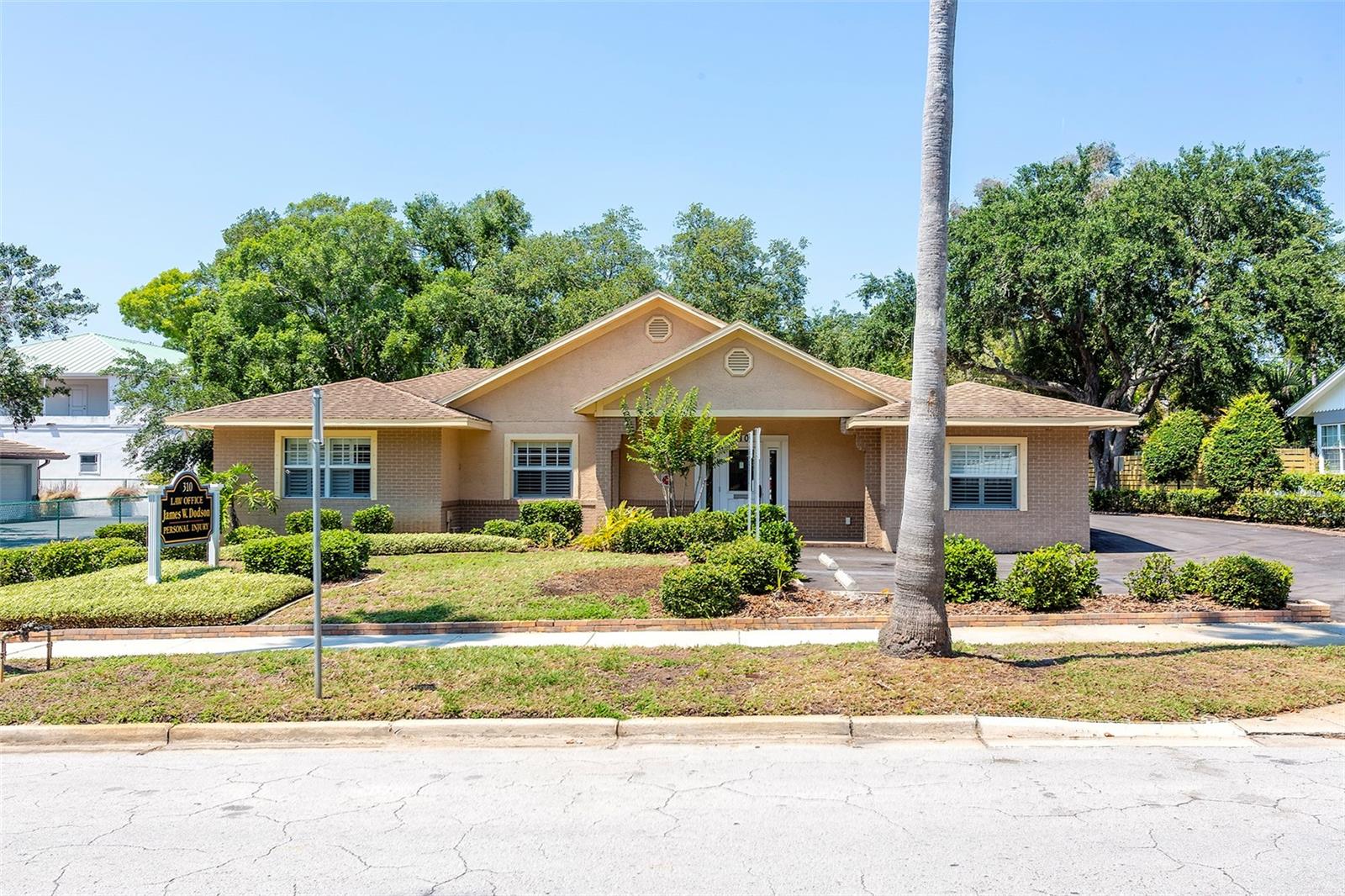 310 WILDWOOD WAY, BELLEAIR, FL