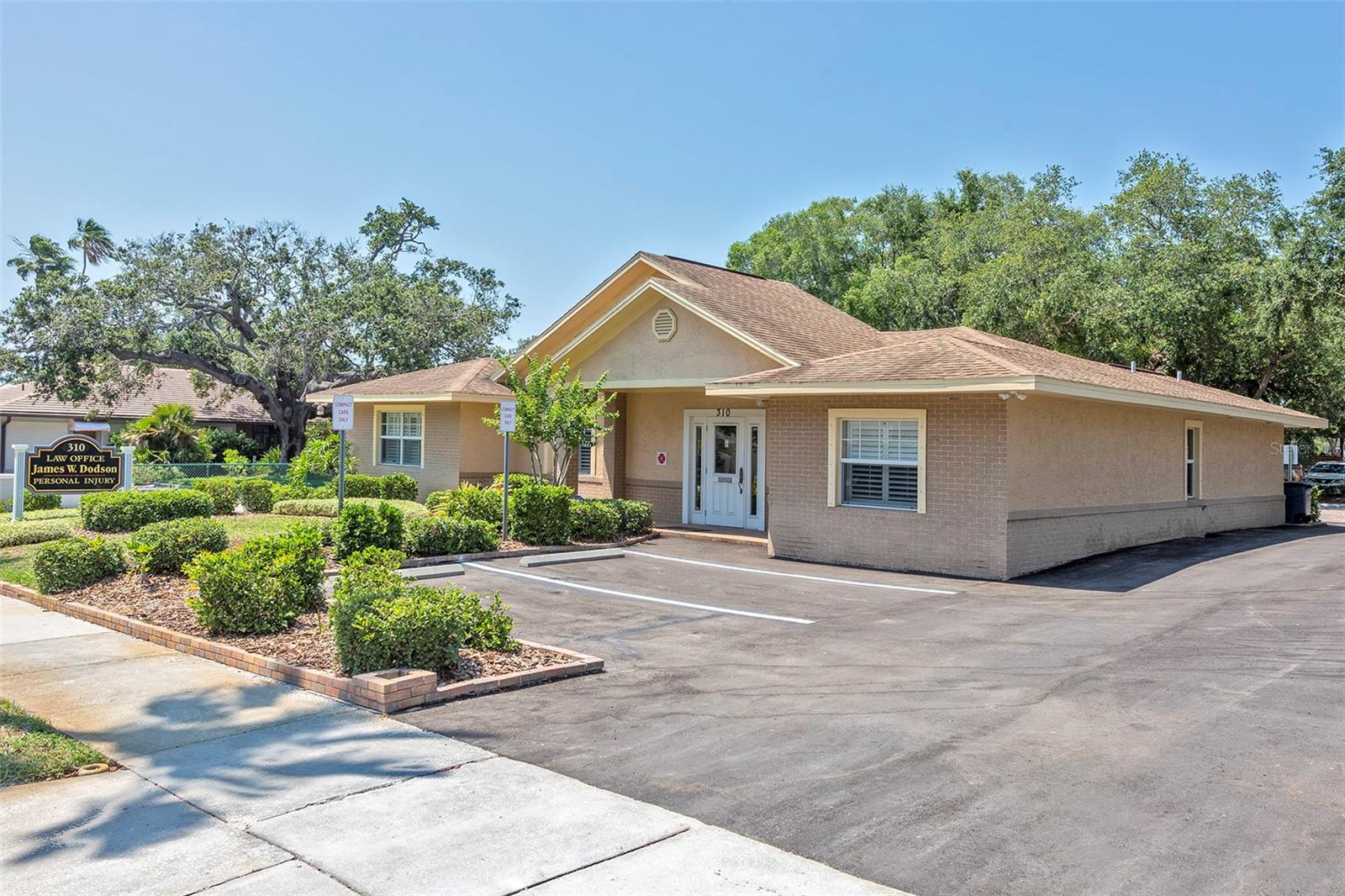 310 WILDWOOD WAY, BELLEAIR, FL — photo 2