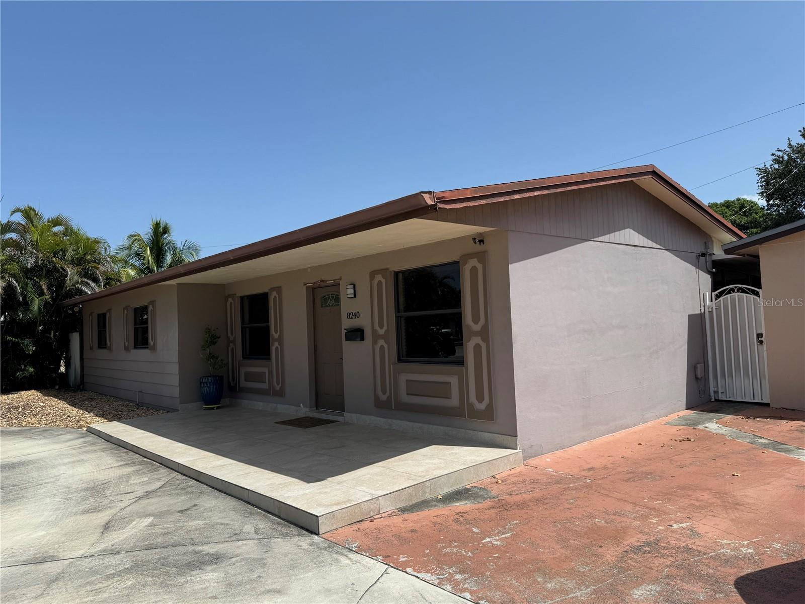 8240 NW 181ST ST, HIALEAH, FL