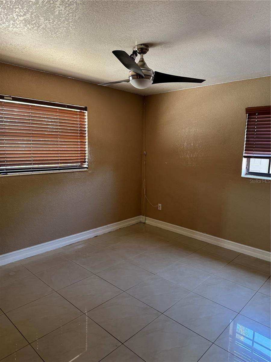 8240 NW 181ST ST, HIALEAH, FL — photo 5