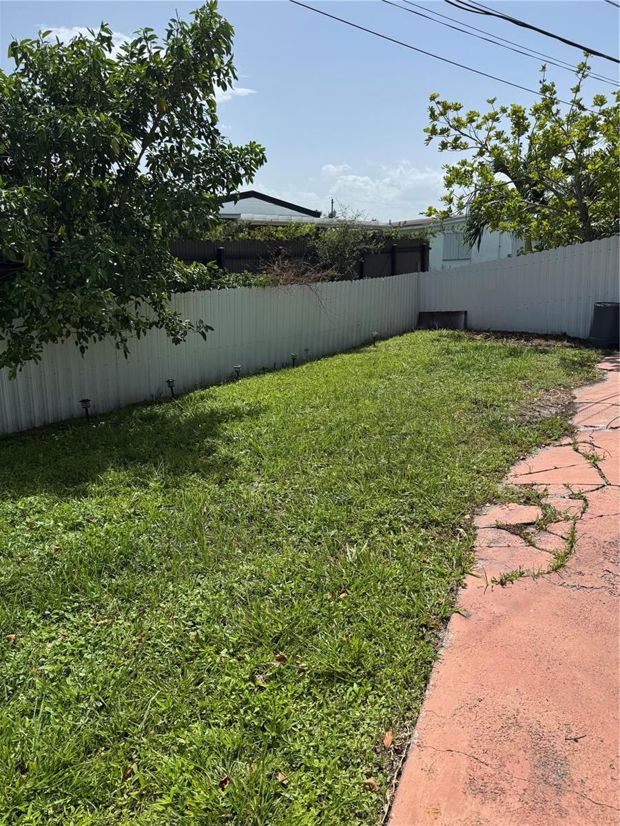 8240 NW 181ST ST, HIALEAH, FL — photo 22