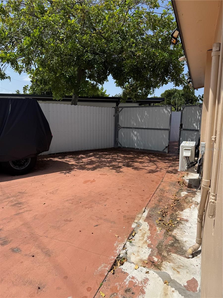8240 NW 181ST ST, HIALEAH, FL — photo 23