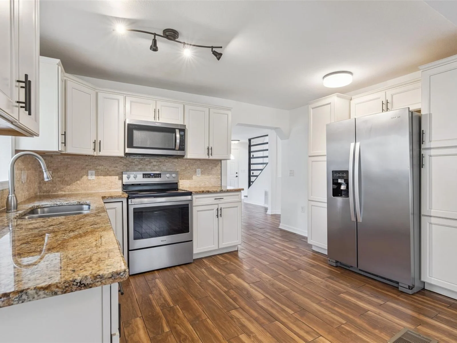 306 S DISSTON AVE, MINNEOLA, FL — photo 8