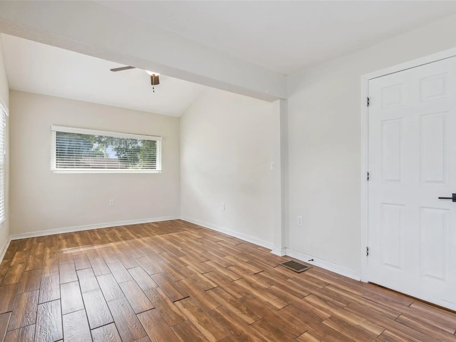 306 S DISSTON AVE, MINNEOLA, FL — photo 16