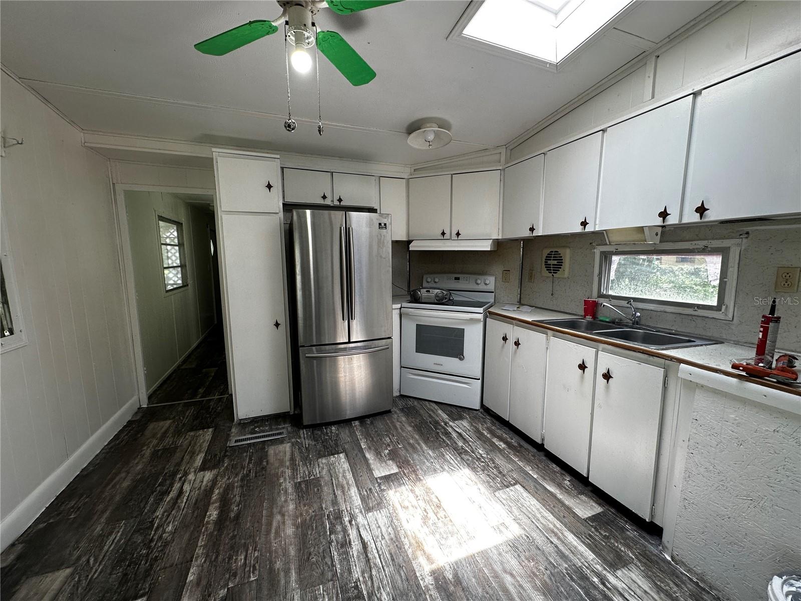 817 PARKS ST, WILDWOOD, FL — photo 9