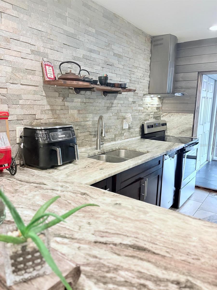 10004 MEMORIAL HWY, TAMPA, FL — photo 11
