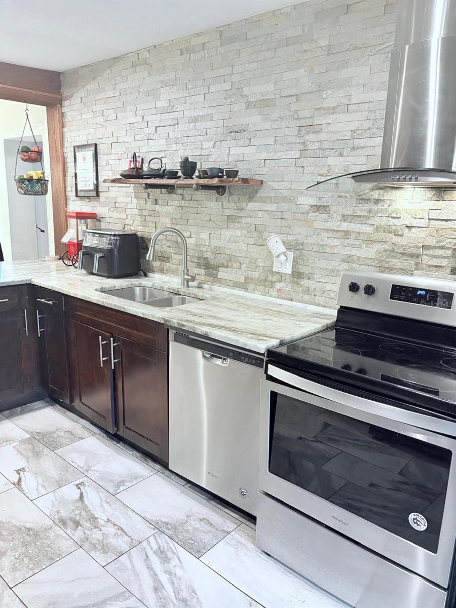 10004 MEMORIAL HWY, TAMPA, FL — photo 12