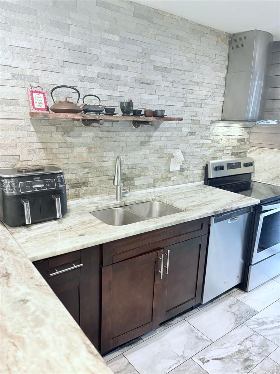 10004 MEMORIAL HWY, TAMPA, FL — photo 13