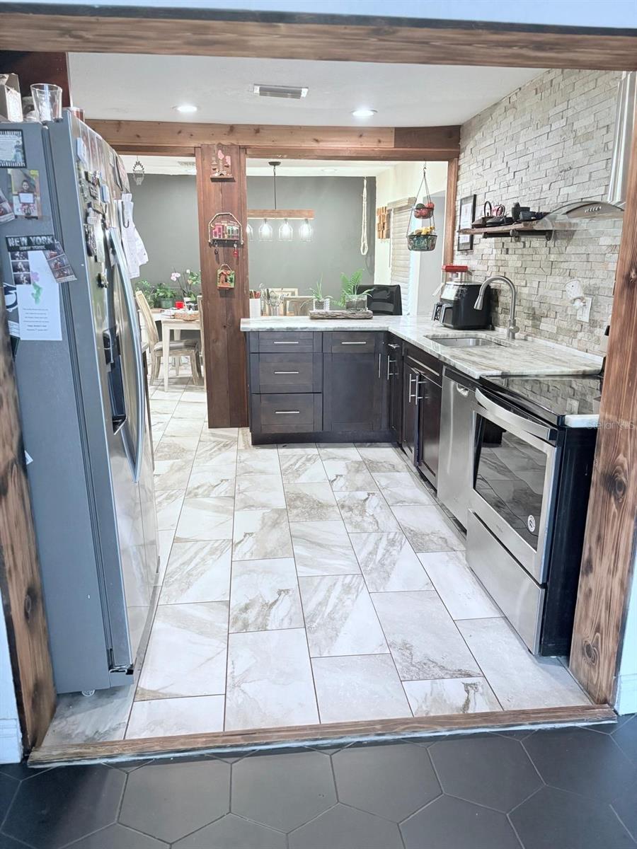 10004 MEMORIAL HWY, TAMPA, FL — photo 14