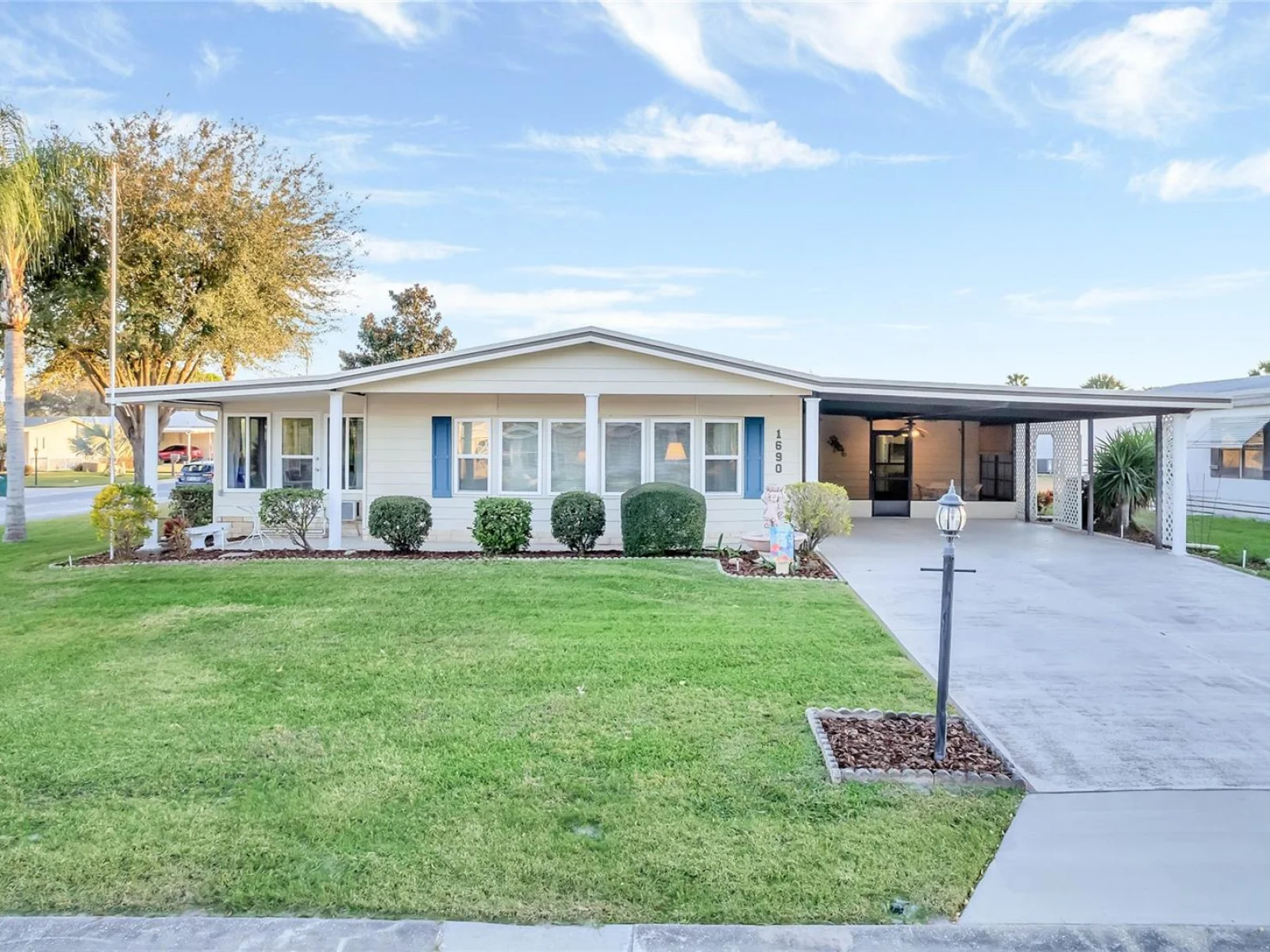 1690 NASSAU CIR, TAVARES, FL — photo 2