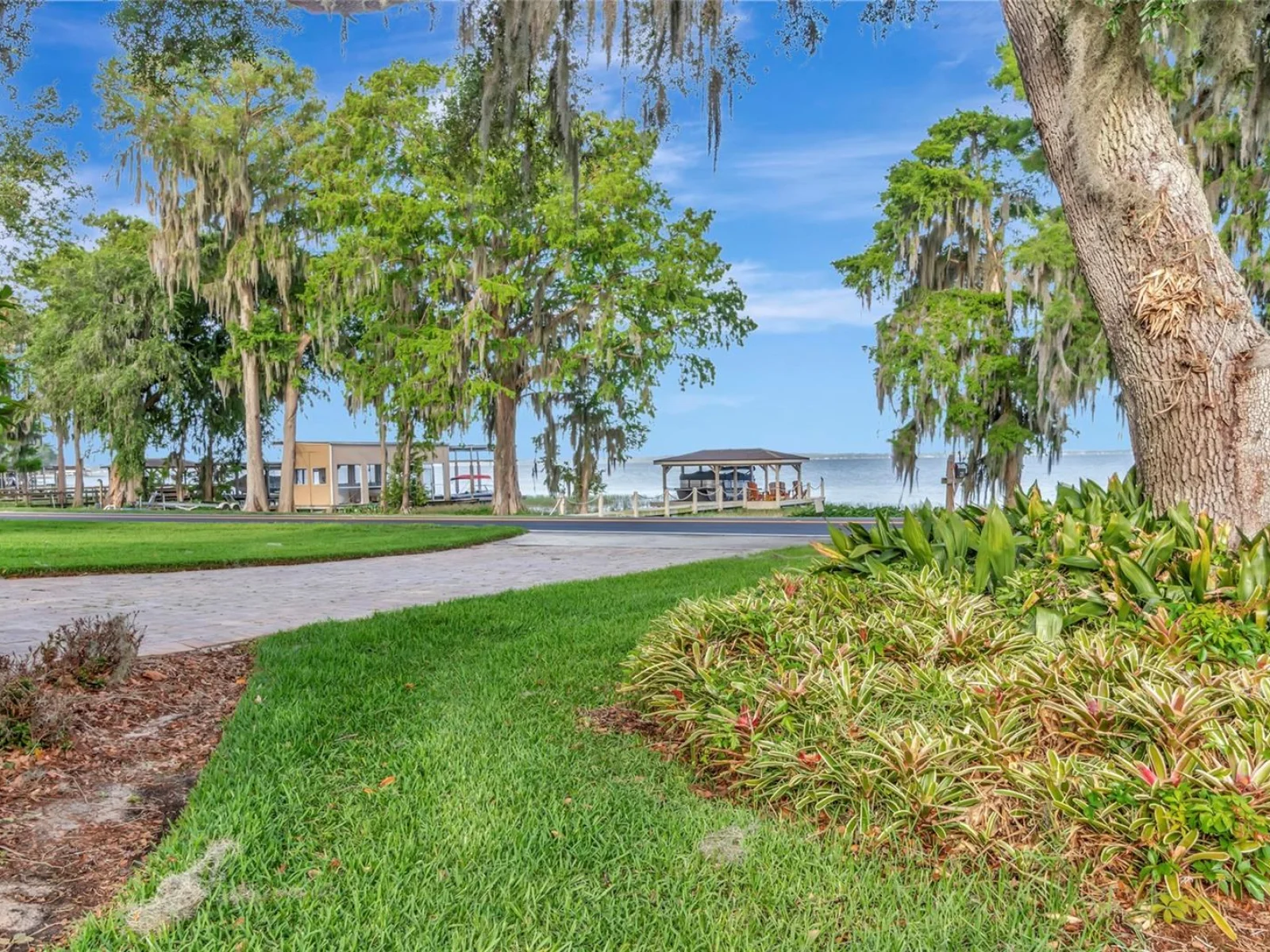 1215 LAKESHORE DR, EUSTIS, FL — photo 49