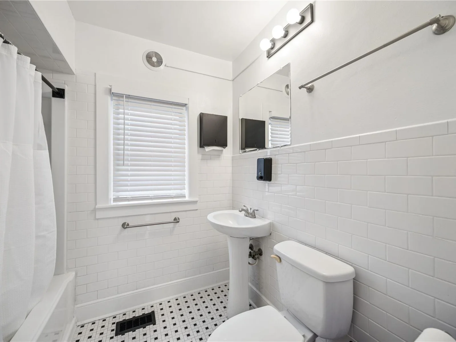 25 E PINECREST AVE, EUSTIS, FL — photo 31