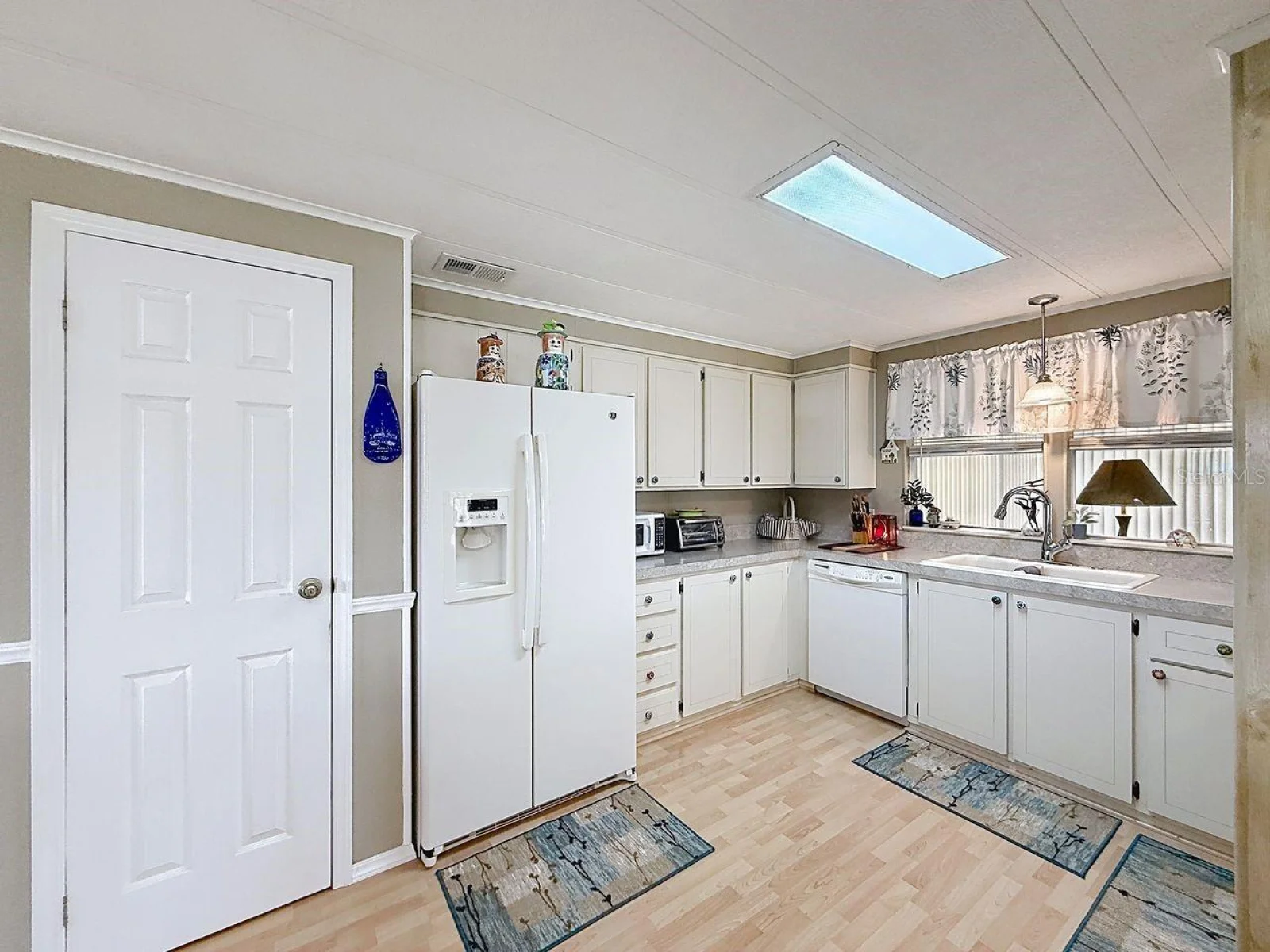 1561 APACHE CIR, TAVARES, FL — photo 8