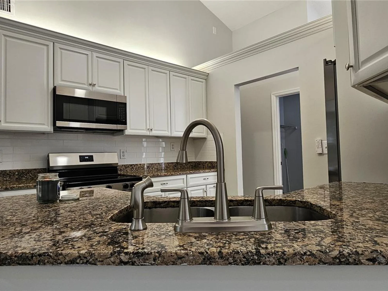 370 S COBBLE CT, MOUNT DORA, FL — photo 3