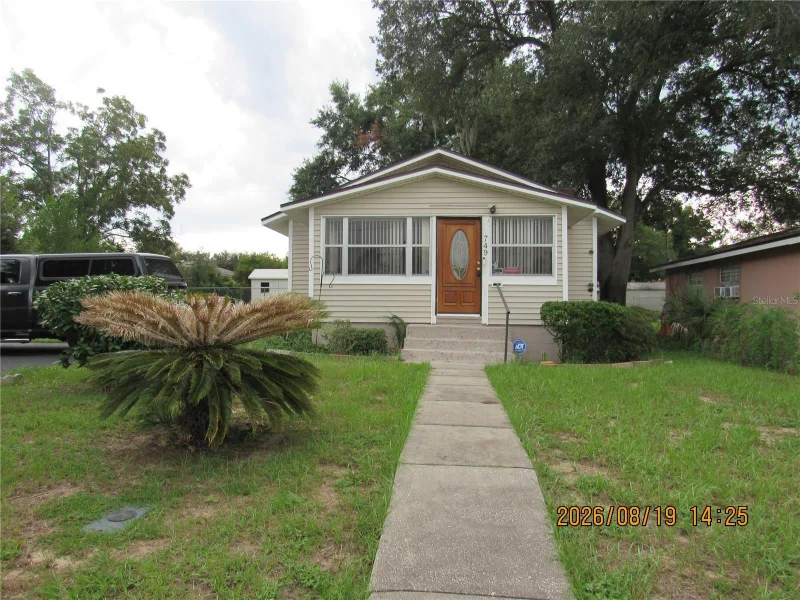 749 E MONTROSE ST, CLERMONT, FL