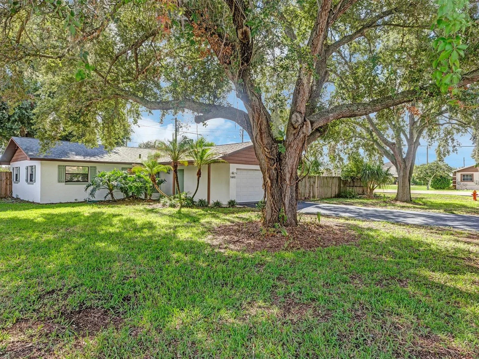 1402 CRYSTAL CT, TAVARES, FL — photo 2