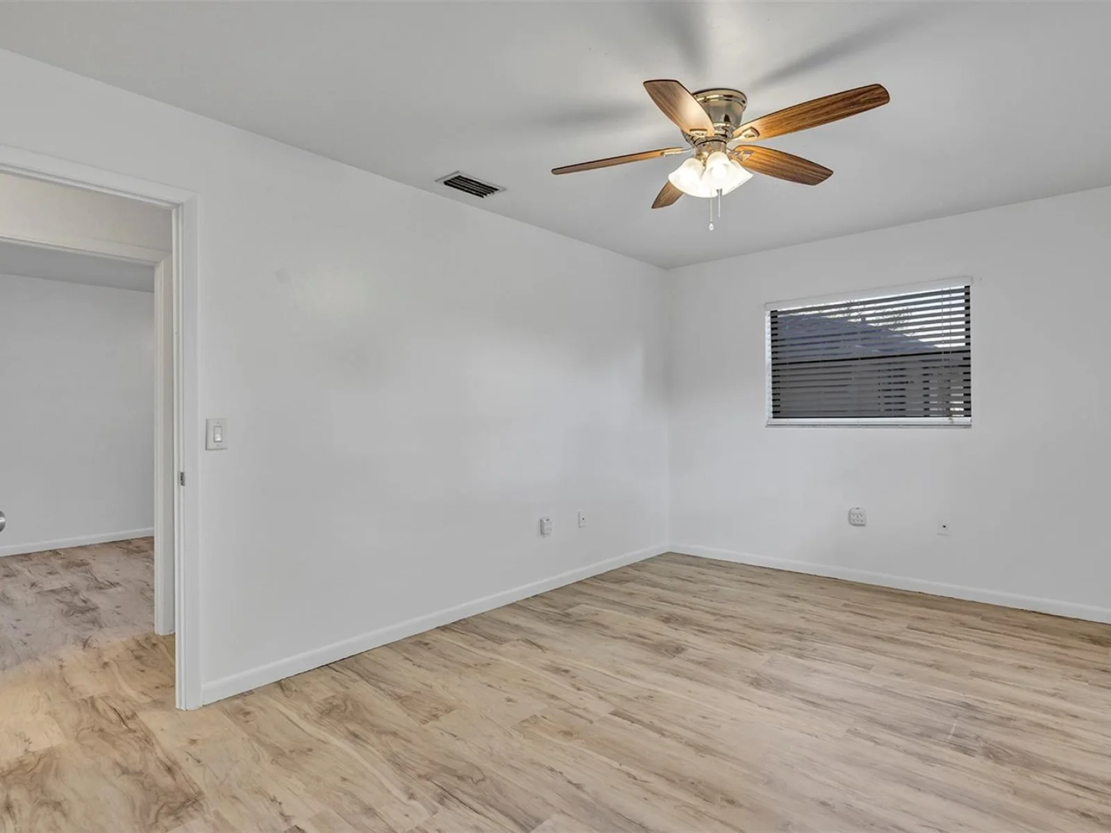 1402 CRYSTAL CT, TAVARES, FL — photo 23
