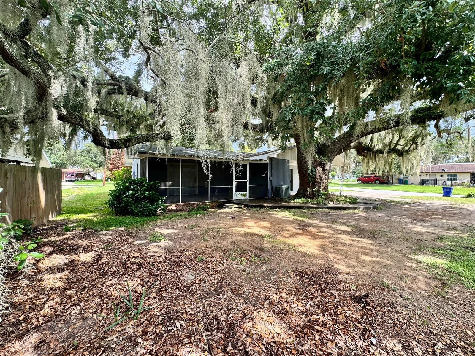 1201 ORANGE AVE, TAVARES, FL — photo 37