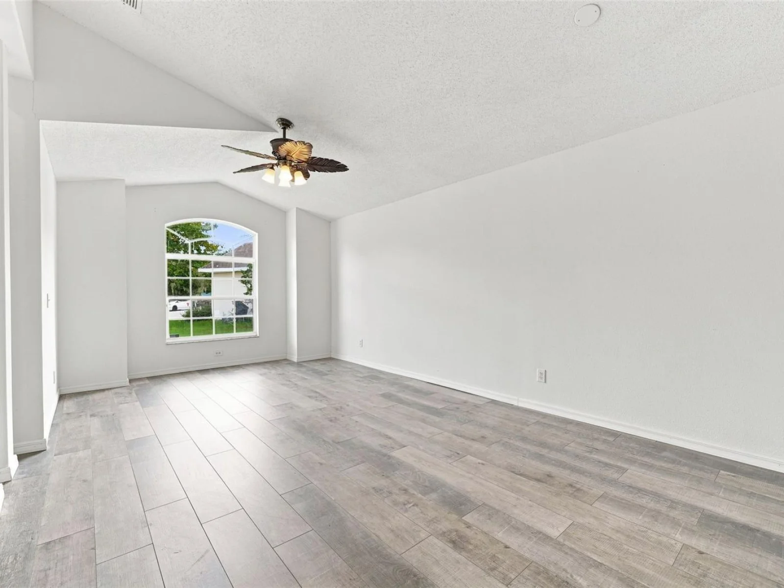 2247 MAJESTIC EAGLE CIR, CLERMONT, FL — photo 4